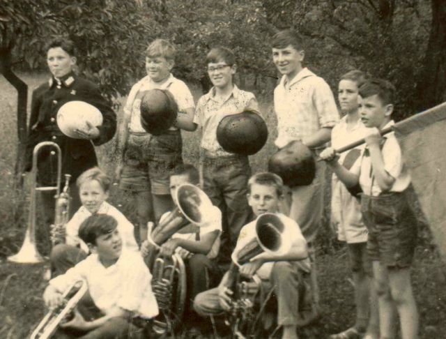 Wer kennt diese Ruflinger Jungfeuerwehrmänner ? Foto aus zirka 1960