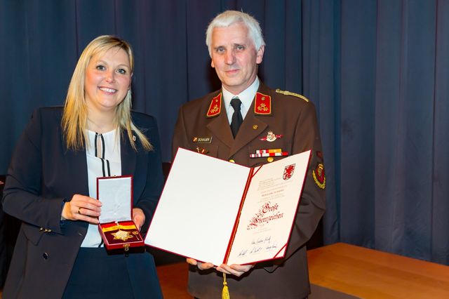 Großes Ehrenzeichen der Stadt Leonding für den früheren Kommandanten der FF Rufling E-HBI Wolfgang Schauer 