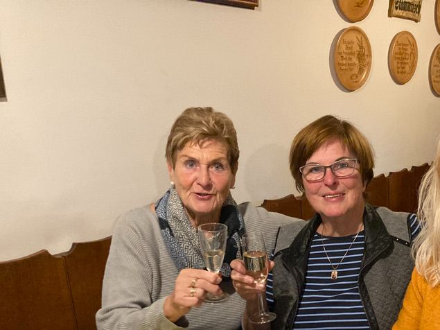 Unsere Ruflinger (Ex)Wirtin feierte den 75er! Herzliche Gratulation!